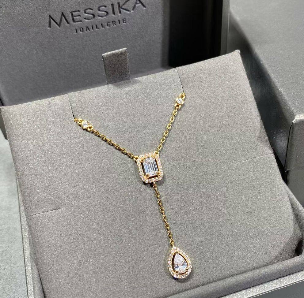 Messika ❤️‍🔥*
Necklace 🍁
Master quality 💯
With normal boxes 🗃️ 
70 dhs✅
With master box 📦 
100 dhs✅

Zain216
♥️♥️♥️