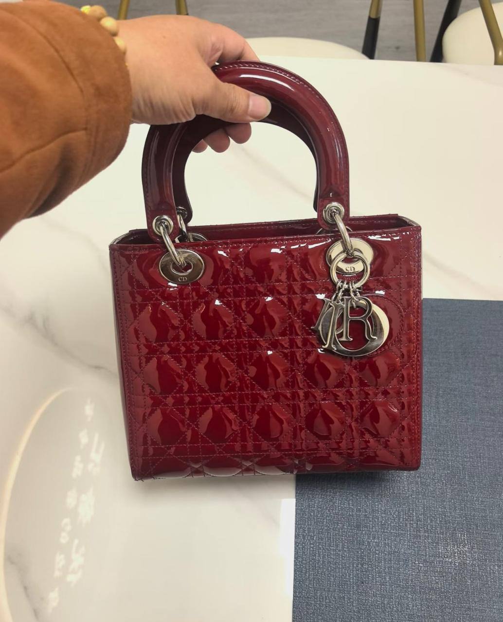 Lady Dior 

1️⃣ First Quality

Size: 24 * 19 cm

100 dhs🇦🇪🇦🇪

Zain115
♥️♥️♥️