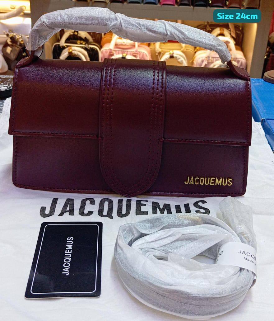 Jacquemus
Good quality 
with box 
105 dhs✅

Zain186
♥️♥️♥️