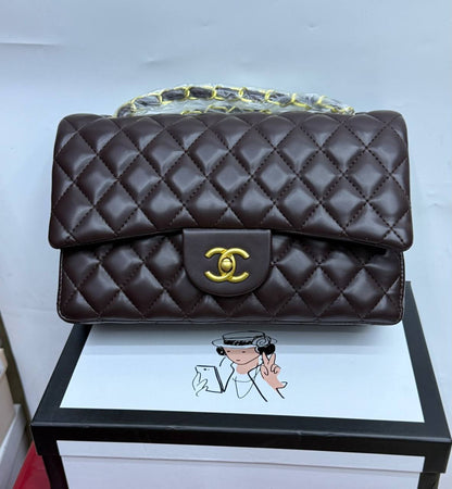 Chanel
New arrival 
Size 25cm
120 dhs🇦🇪🇦🇪
With box 📦

Zain70
♥️♥️♥️
