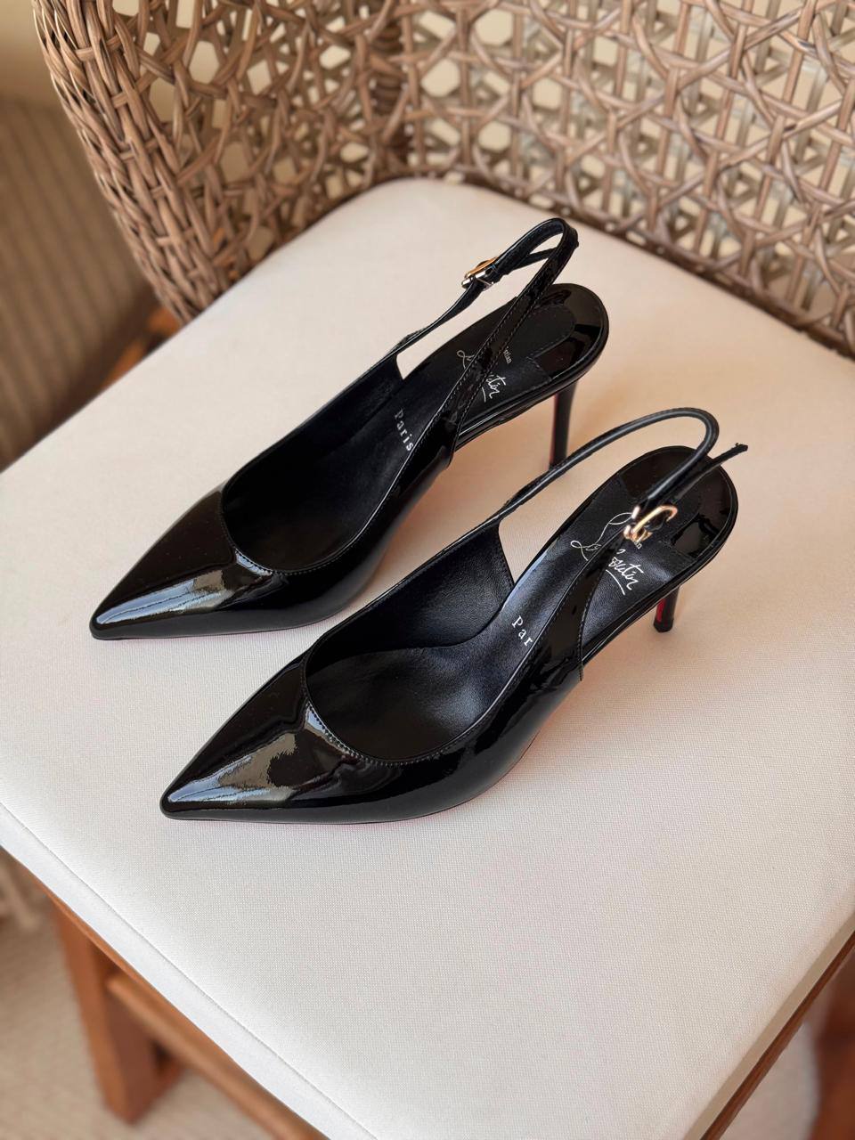 CHRISTIAN LOUBOUTIN
Size: 36 to 41
Super master quality ❤️‍🔥
450 dhs✅

Zain198
♥️♥️♥️