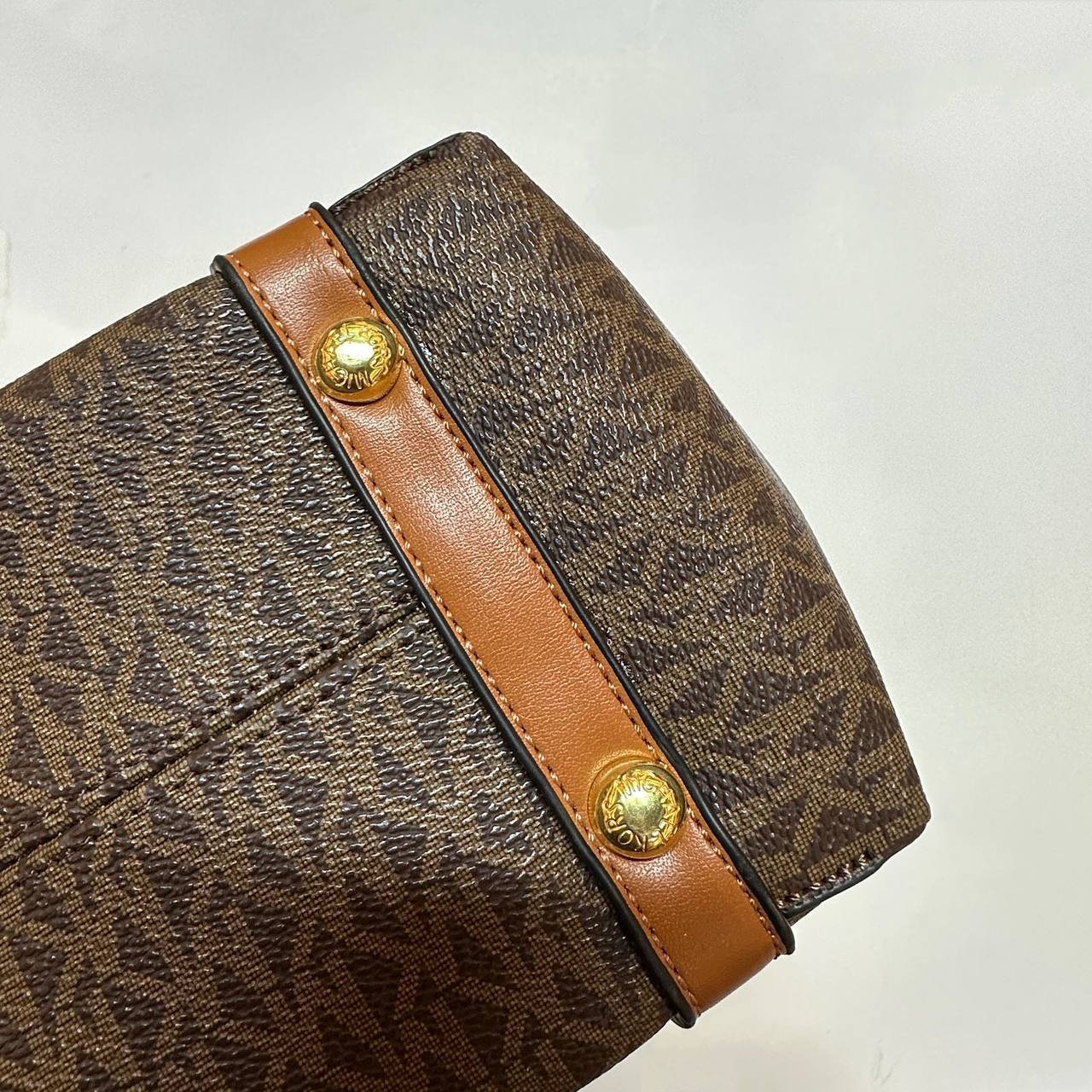 MK  
GOOD QUALITY 
105 dhs🇦🇪🇦🇪

Zain295
♥️♥️♥️