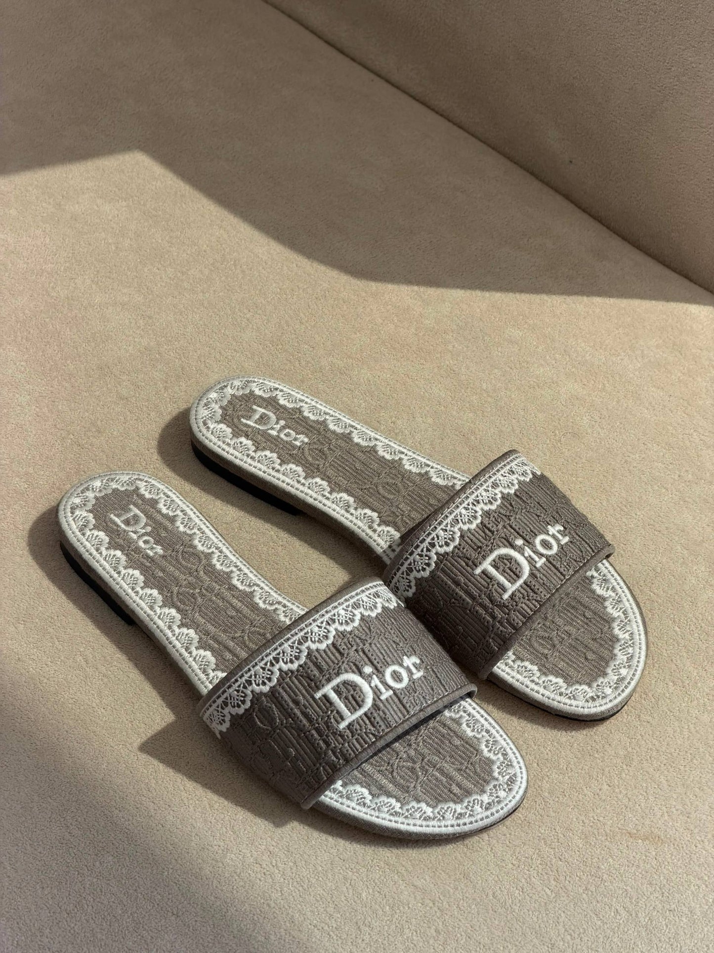 DIOR
QUALITY: SUPER MASTER 💥😍
SIZE:36 TO 42🥰
450 dhs✅

Zain319
♥️♥️♥️