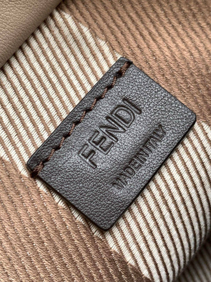 Fendi
Size :21.5cm


For Price 👇 WhatsApp✅
0568585901 
0507557372
0552275751 Owner Zain 👌


Zain325
♥️♥️♥️