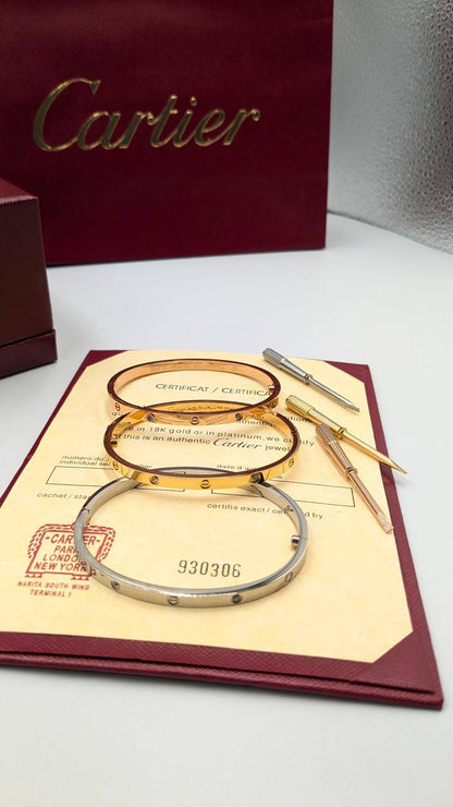 Cartier
*Master Quality* 
Bangle
90 dhs✅ with Normal Box 🎁
110 dhs✅ with Good Box 🎁
140 dhs✅ with Master Box 🎁

Zain210
♥️♥️♥️