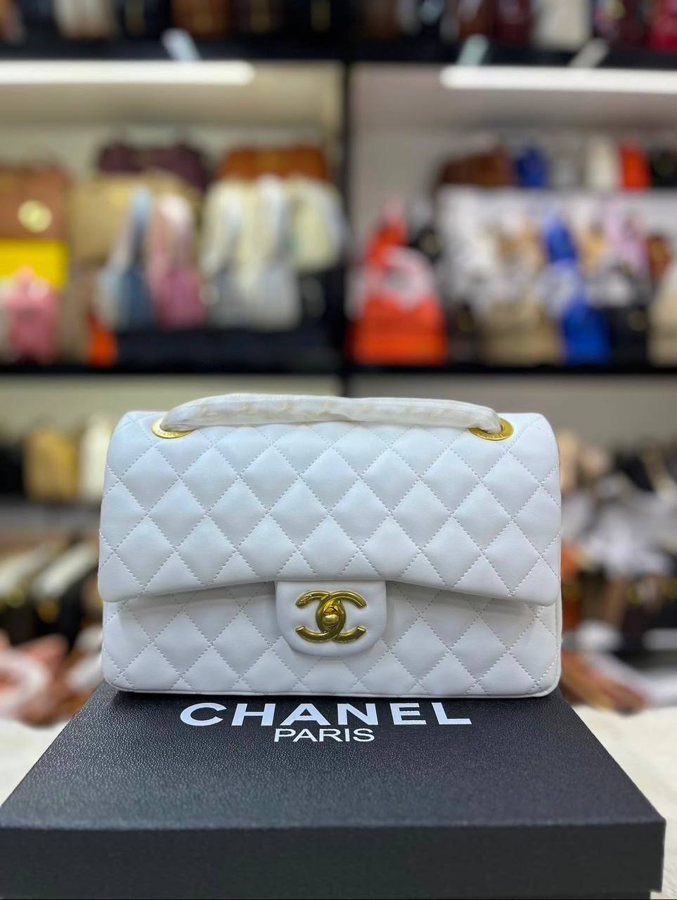 Chanel
120 dhs✅ 
With Box

Zain50
♥️♥️♥️