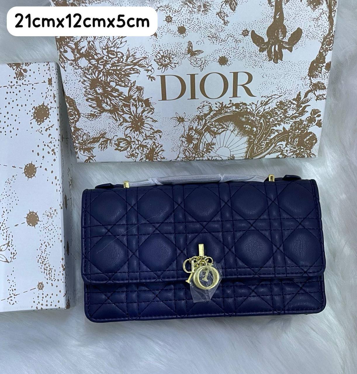Dior

95 dhs✅ 

with box
🎁🎁🎁

Zain72
♥️♥️♥️