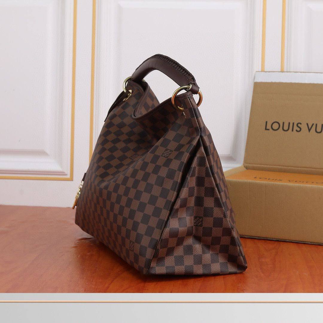 LV 
GOOD QUALITY 
120 dhs✅

Zain39
♥️♥️♥️