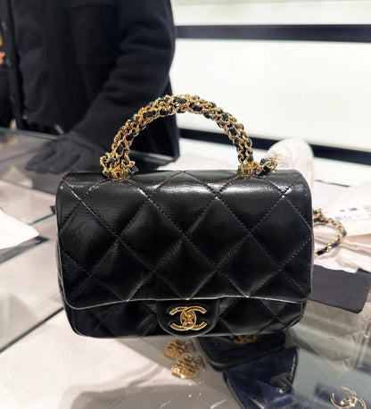 Chanel
100 dhs❣️
size:19*7*13
Good quality，Believe me
With box
🎁🎁🎁

Zain07
♥️♥️♥️