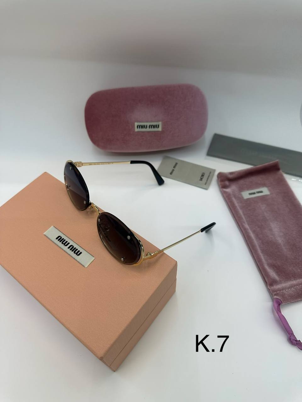 MIU MIU 
Sunglasses 🕶️ 
Copy one 💯
good quality 💯
With original boxes 🗃️ 

55 dhs 


Zain216
