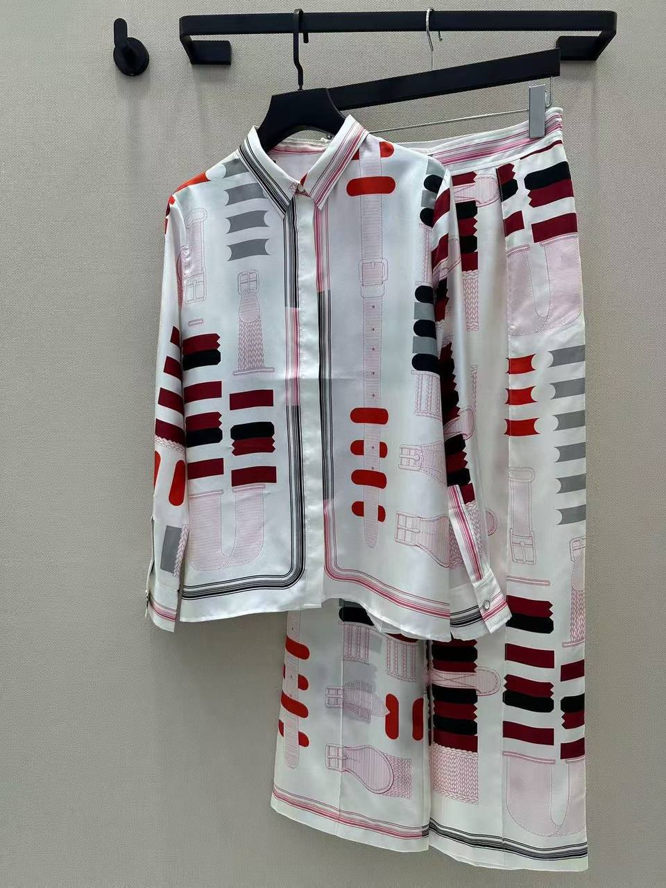 ✨❤️‍🔥HERMES new❤️‍🔥✨
✨VIP QUALITY ✨
        💯 silk😍
Size :36-38-40-42
1300 dhs✅

Zain287
♥️♥️♥️