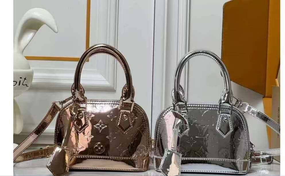 LV
Mini
Master💍💍
220 dhs💓

Zain10
♥️♥️♥️
