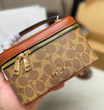 COACH NEW CAME HIGH QUALITY WITH BOX  
110 dhs🇦🇪🇦🇪

Zain295
♥️♥️♥️