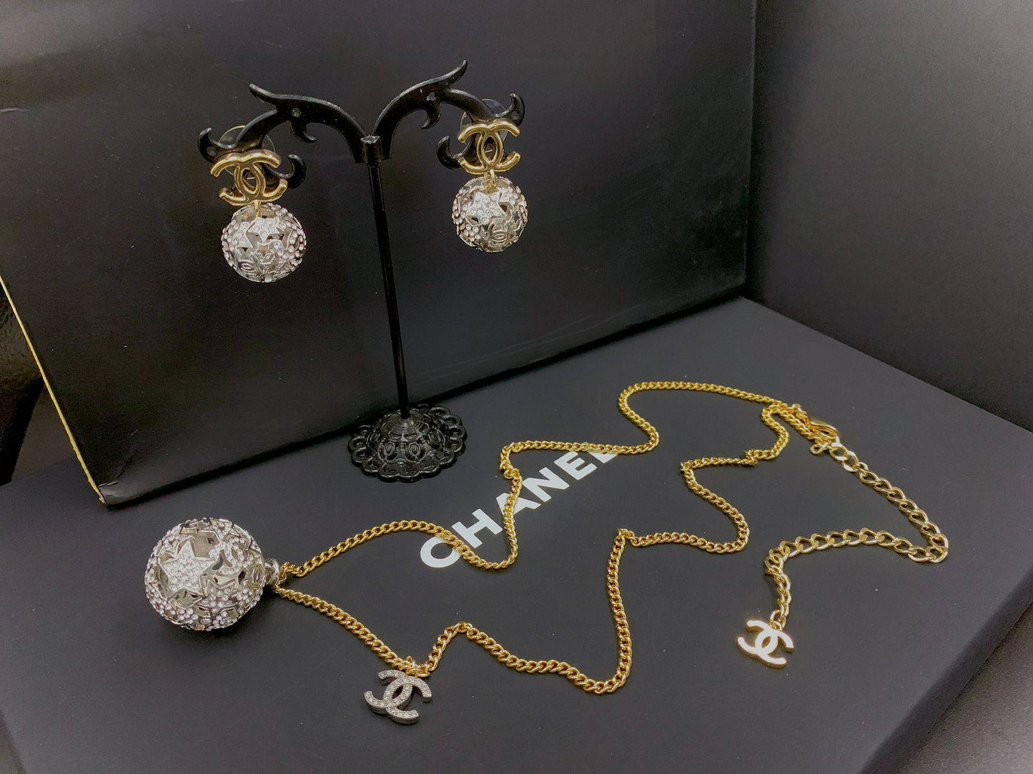Chanel
130 dhs🪙🌨️ SET 
Necklace 
Earrings
With Good Box And Paper Bag
🎁🎁🎁

Zain89
♥️♥️♥️
