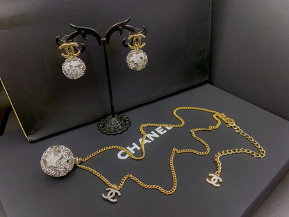 Chanel
130 dhs🪙🌨️ SET 
Necklace 
Earrings
With Good Box And Paper Bag
🎁🎁🎁

Zain89
♥️♥️♥️