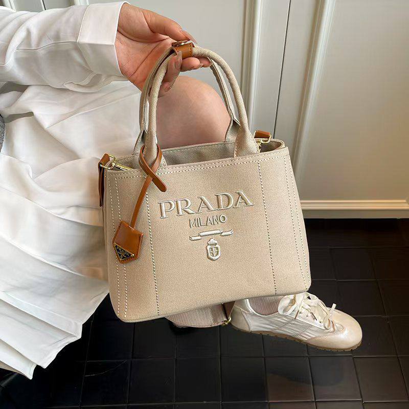 Prada
85 dhs❣️
27/16/13
New

Zain07
♥️♥️♥️