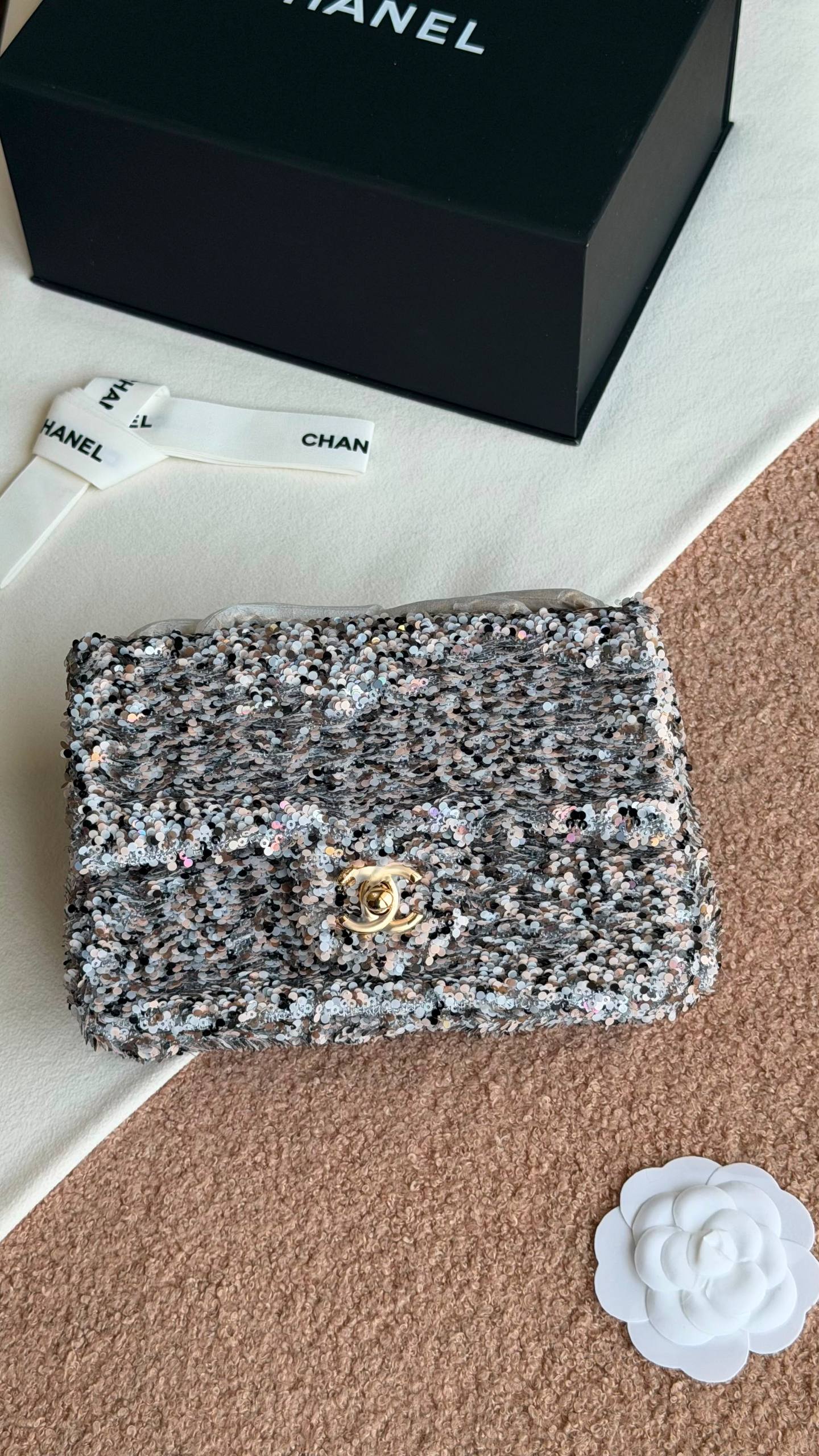 Chanel Limited Edition 🌈✨
Size : 20 Cm 
✨VIP QUALITY  ✨
With original Packing 🎁
For Price 👇 WhatsApp✅
0568585901 
0507557372
0552275751 Owner Zain 👌

Zain280
♥️♥️♥️