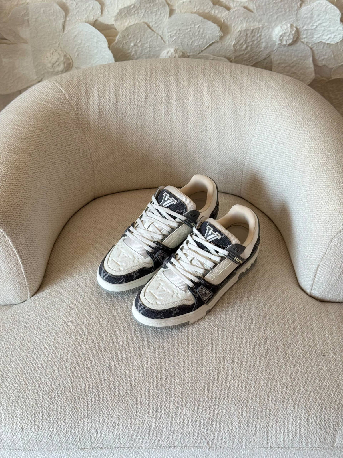 LV Sneaker 

AAA Quality

 size:40 to 46 

560 dhs🇦🇪🇦🇪

Zain185
♥️♥️♥️