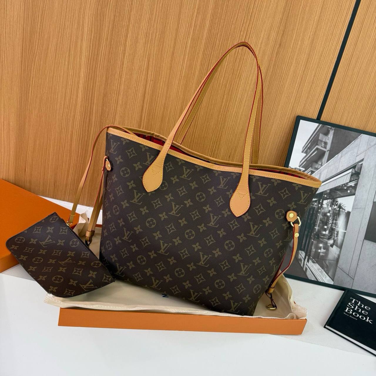 LV

90 dhs💓

43*33*29

with  box
🎁🎁🎁

Zain07
♥️♥️♥️