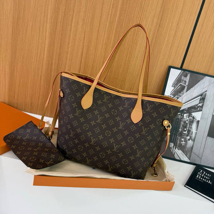 LV

90 dhs💓

43*33*29

with  box
🎁🎁🎁

Zain07
♥️♥️♥️