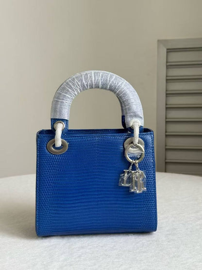 Pre order ❤️
Dior Mini Lady Ombre Lizard Bag featuring a distinct white and gray color gradient❤️❤️
For Price 👇 WhatsApp✅
0568585901 
0507557372
0552275751 Owner Zain 👌

Zain71
♥️♥️♥️