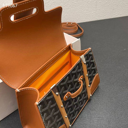 GOYARD 

HIGH QUALITY  

WITH BOX 
🎁🎁🎁

130 dhs✅

Zain39
♥️♥️♥️