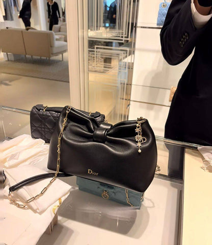 Dior
100 dhs✅
Good-quality 

with box🎁🎁🎁

Zain35
♥️♥️♥️