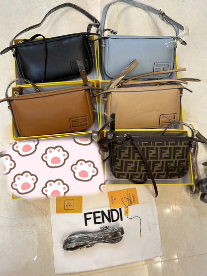 Fendi 
90 dhs✅
with box🎁
size 24×6×12cm

Zain213
♥️♥️♥️