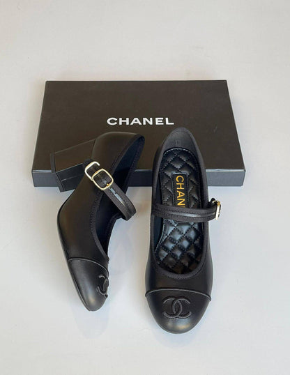 CHANEL 
SuperMaster Quality 💯
530 dhs🗽
Size: 36-41💥

Zain171
♥️♥️♥️