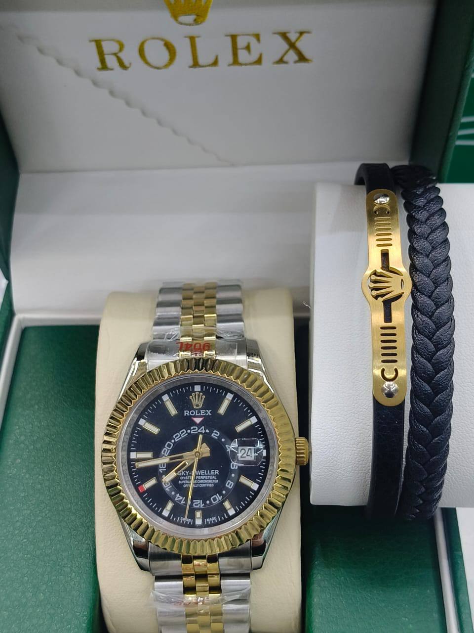Rolex 
automatic for man 
230 dhs✅
with bracelet

Zain25
♥️♥️♥️