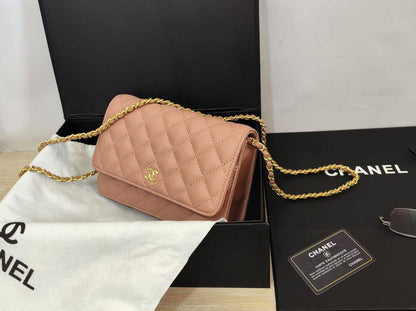 Chanel 
90 dhs💛
with box
size 20×5×14cm

Zain42
♥️♥️♥️