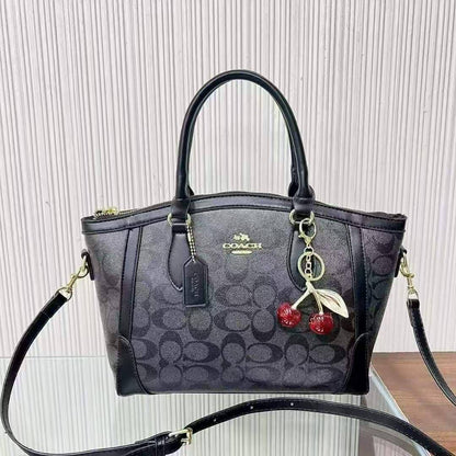 Coach
Wihh box 
75 dhs🇦🇪🇦🇪

Zain232
♥️♥️♥️