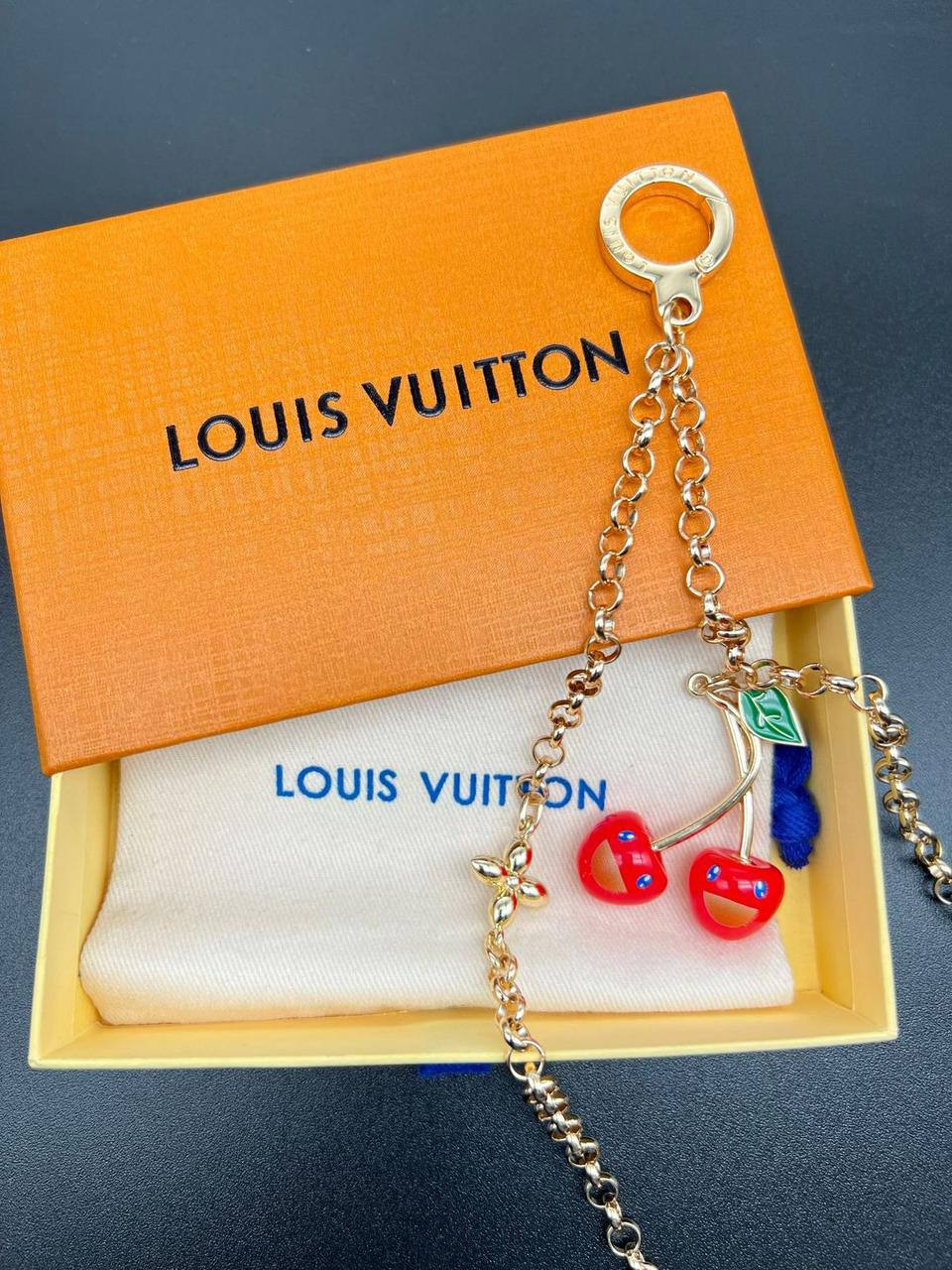 LV
Bag charms ❤️‍🔥
Master quality 💯
With normal boxes 📦 
50 dhs🪙🌨️
With master box 🗃️ 
60 dhs🪙🌨️

Zain216
♥️♥️♥️