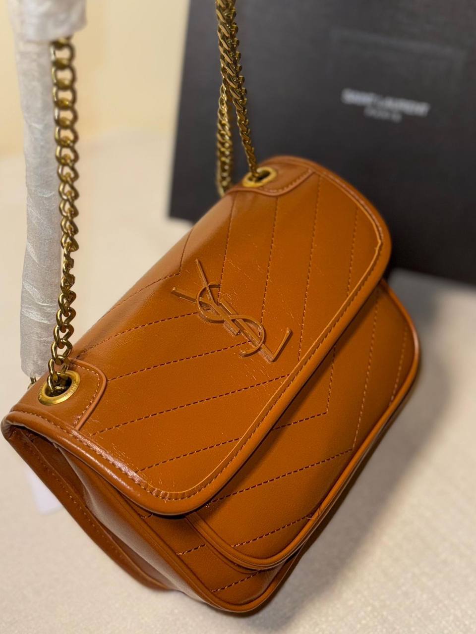 YSL
95 dhs🇦🇪
with box. 
🎁🎁🎁

Size 25cm.

Zain175
♥️♥️♥️