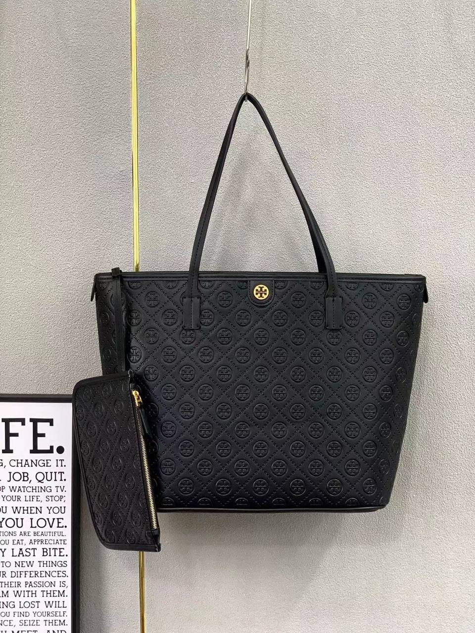 Tory Burch
 TOTE BAG 2025
33cm  MICRO FABRIC 
105 dhs🪙🌨️

Zain44
♥️♥️♥️