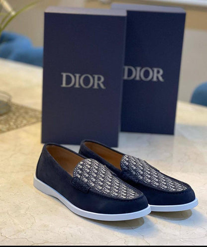Dior
Size:40 to 45.
150 dhs❤️

Zain241
♥️♥️♥️