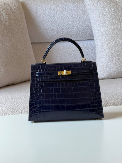 Hermes kelly 

25cm💥

Master quality ✅
with box 📦 
700 dhs🇦🇪🇦🇪

Zain52
♥️♥️♥️