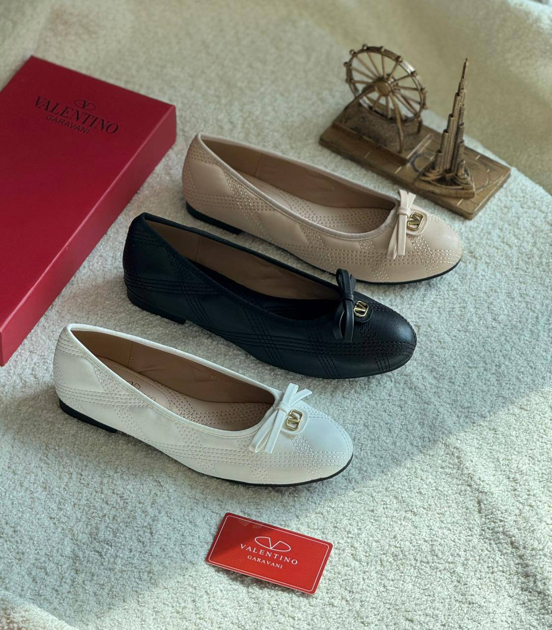 New. Valentino  ballerina 

   Size  .  36.  to 41

110 dhs🪙💚

Zain80
♥️♥️♥️