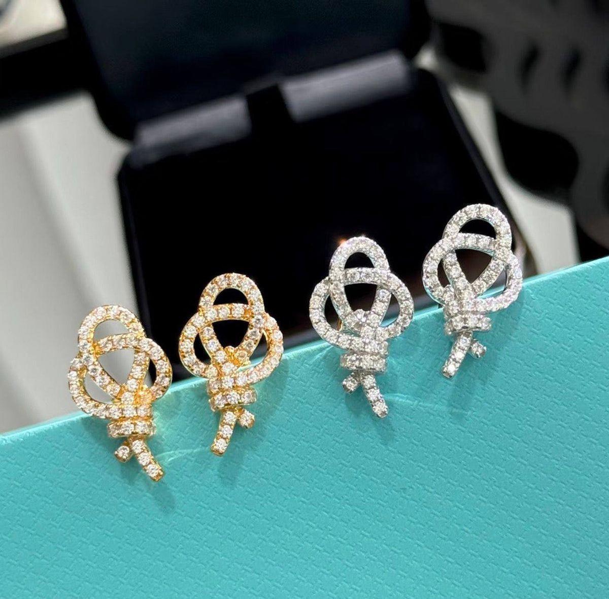 TIFFANY
Necklace &Earing 
Master 
With normal box 🎁
100 dhs🇦🇪🇦🇪


With master box💫
120 dhs🇦🇪🇦🇪


Zain263
♥️♥️♥️