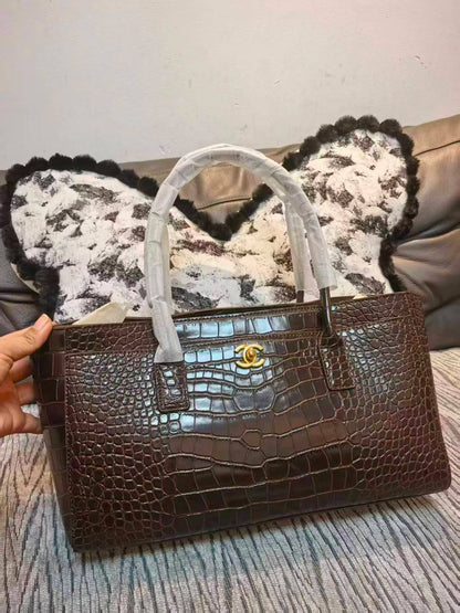 Chanel

330 dhs🇦🇪🇦🇪

Zain132
♥️♥️♥️
