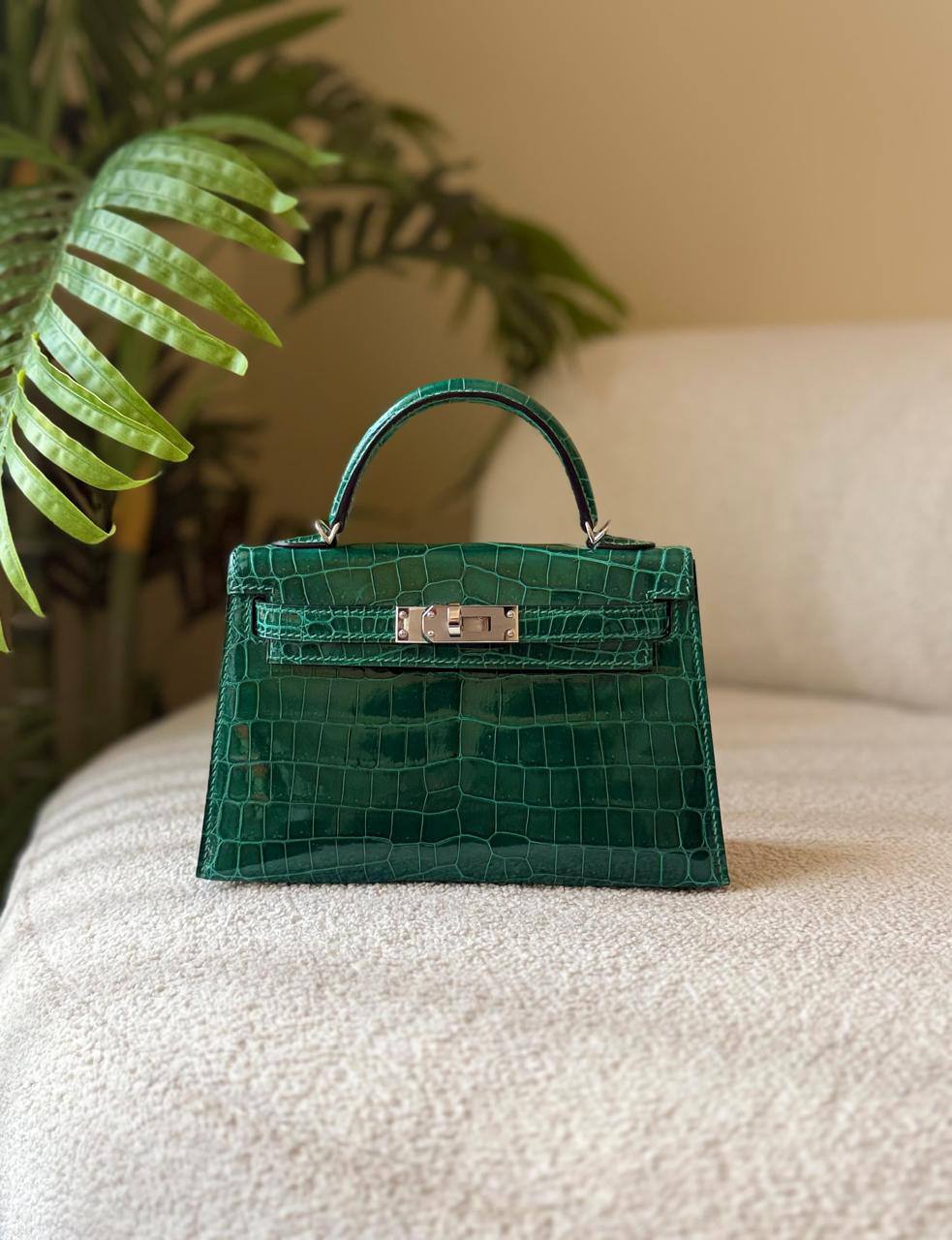 HERMES
(FULL HAND MADE )
Real crocodile 🐊 
Size *19 cm*
With original packing 🎁🎁
For Price 👇 WhatsApp✅
0568585901 
0507557372
0552275751 Owner Zain 👌

Zain246
♥️♥️♥️
