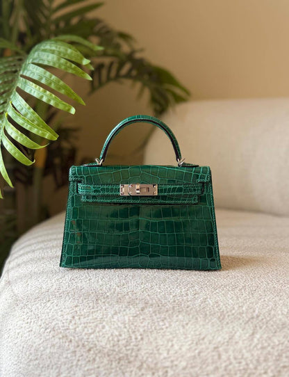 HERMES
(FULL HAND MADE )
Real crocodile 🐊 
Size *19 cm*
With original packing 🎁🎁
For Price 👇 WhatsApp✅
0568585901 
0507557372
0552275751 Owner Zain 👌

Zain246
♥️♥️♥️