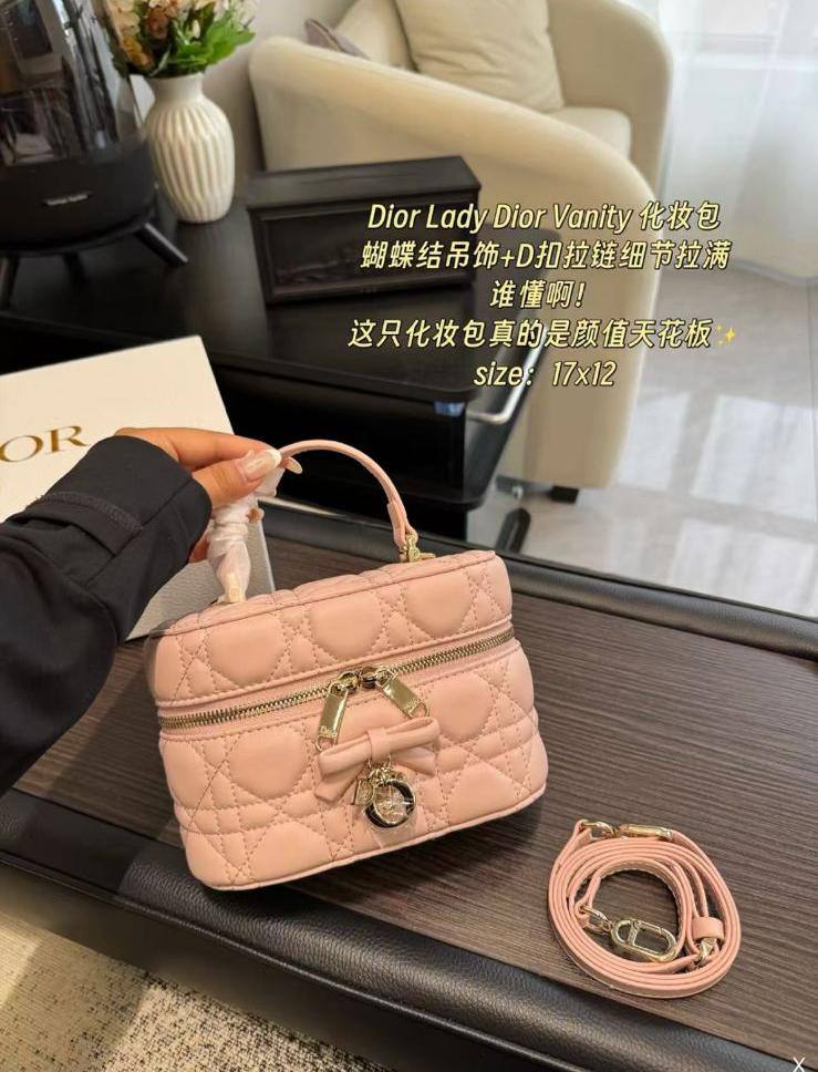DIOR
Mini Vanity
Master quality
17*12*8 cm 

with box
310 dhs

Zain95

♥️♥️♥️