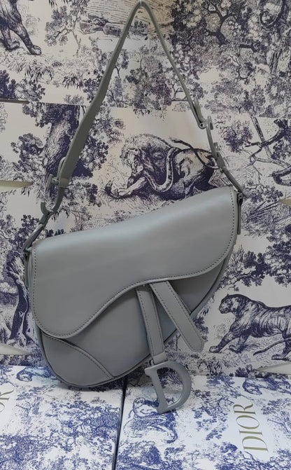 Dior
withbox 
120 dhs✅

Zain143
♥️♥️♥️