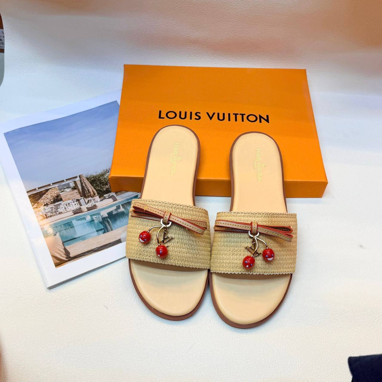 Slippers
Size 36-41
75 dhs✅

Zain236
♥️♥️♥️