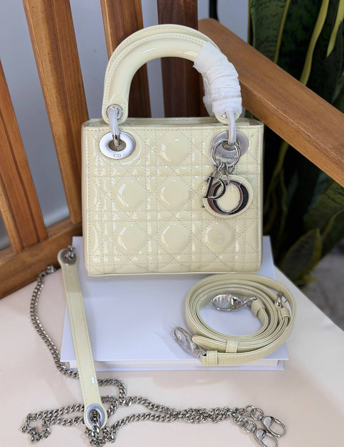 DIOR 
Super Master Quality 
Original Packing 
17cm

For Price 👇 WhatsApp✅
0568585901 
0507557372
0552275751 Owner Zain 👌

Zain321
♥️♥️♥️