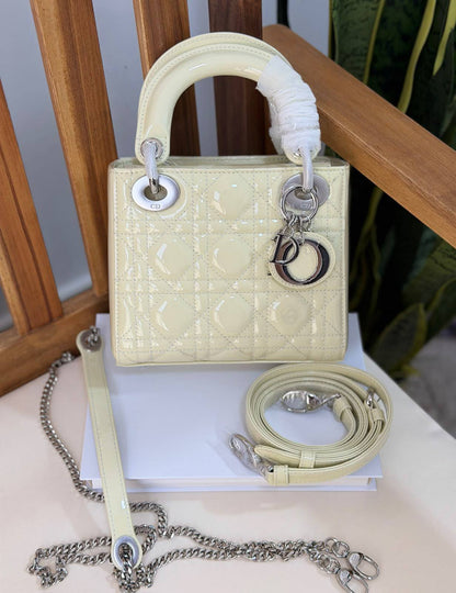 DIOR 
Super Master Quality 
Original Packing 
17cm

For Price 👇 WhatsApp✅
0568585901 
0507557372
0552275751 Owner Zain 👌

Zain321
♥️♥️♥️