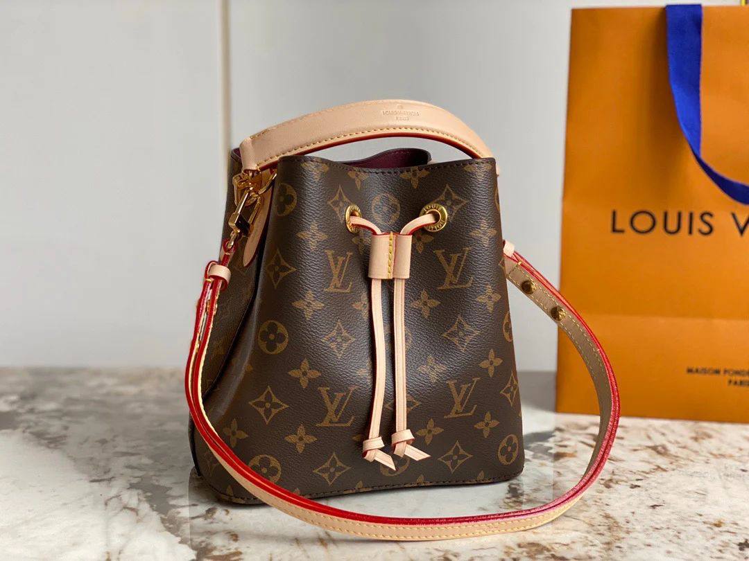 LV Master
 Good Quality 
260 dhs✅

Zain131
♥️♥️♥️