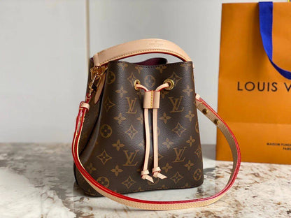 LV Master
 Good Quality 
260 dhs✅

Zain131
♥️♥️♥️