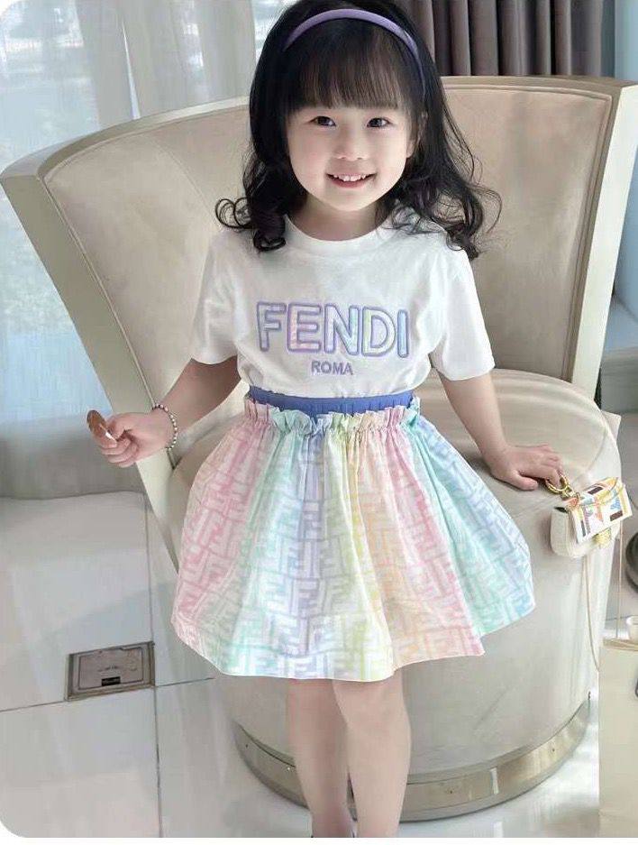 Fendi
1-12y 
130 dhs💓

Zain151
♥️♥️♥️